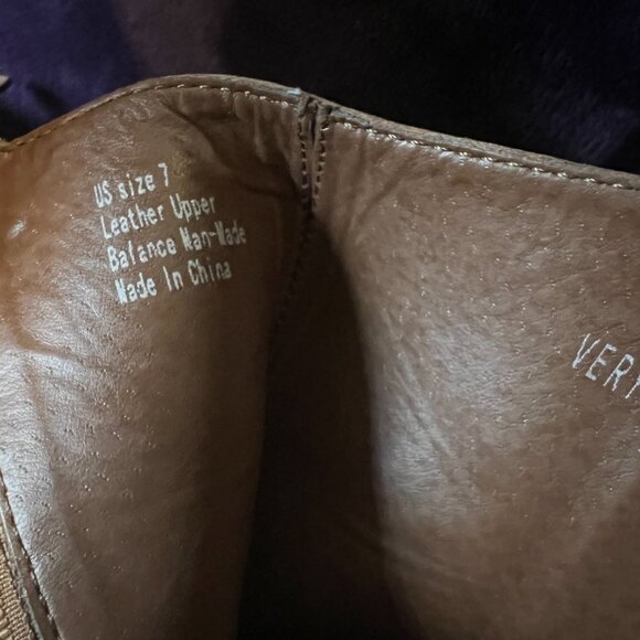 VERY VOLATILE | Los Angeles - Leather Stacked Heel Ankle Boots - Picture 8 of 9